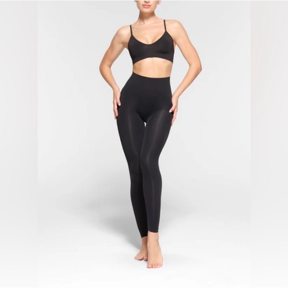 SKIMS Pants - SKIMS Soft Smoothing Leggings S NWT